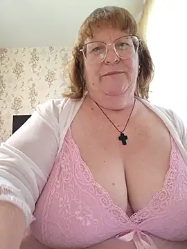 Snapshot of Sweet19-68 chatting on 06/11/26, 04:21 Sweet19-68 online show from 06/11/26, 04:21