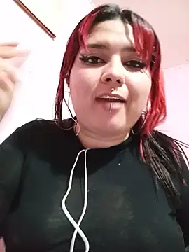 Snapshot of curvy_latina chatting on 06/22/26, 03:25 curvy latina online show from 06/22/26, 03:25