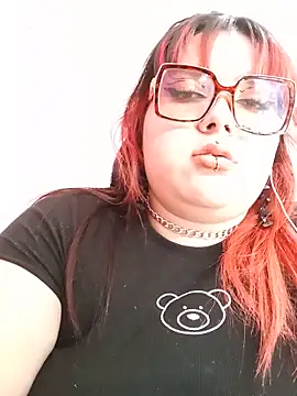 Snapshot of curvy_latina chatting on 06/26/26, 07:51 curvy latina online show from 06/26/26, 07:51