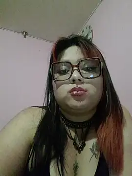 Snapshot of curvy_latina chatting on 07/19/26, 04:38 curvy latina online show from 07/19/26, 04:38