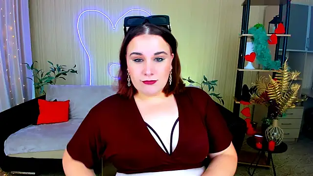 Snapshot of OliviaTwens chatting on 07/13/26, 04:15 OliviaTwens online show from 07/13/26, 04:15