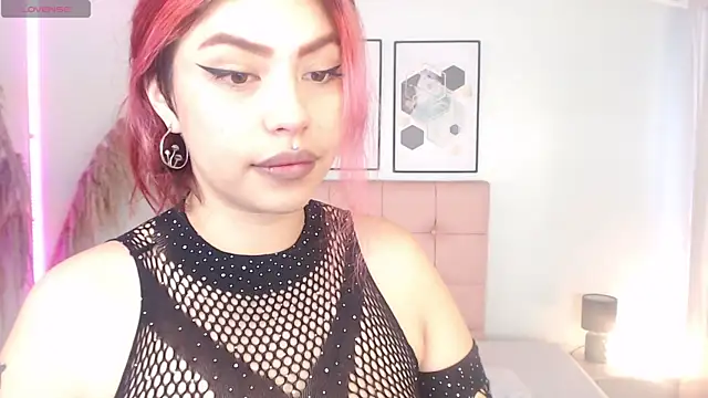 Snapshot of LilMoon_ chatting on 06/10/26, 02:38 LilMoon online show from 06/10/26, 02:38