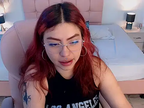 Snapshot of LilMoon_ chatting on 06/23/26, 01:20 LilMoon online show from 06/23/26, 01:20