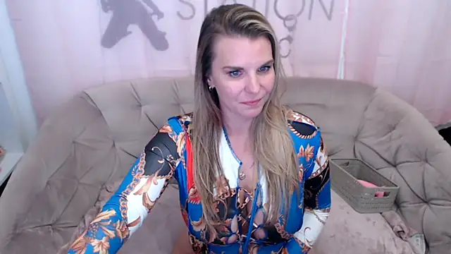 Snapshot of AischePervers chatting on 09/11/25, 07:03 AischePervers online show from 09/11/25, 07:03