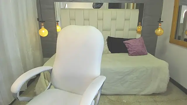 Snapshot of Miranda__Green chatting on 07/04/26, 01:50 Miranda Green online show from 07/04/26, 01:50