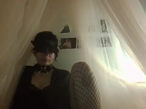 Snapshot of Nyx_Nuit chatting on 06/12/26, 11:25 Nyx Nuit online show from 06/12/26, 11:25