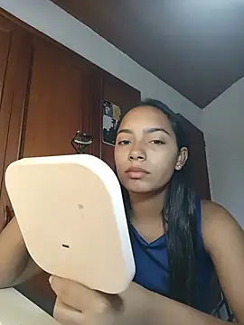 xcleila online show from 06/08/26, 04:07