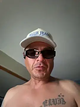 Snapshot of Jlsaxxx69989 chatting on 06/05/26, 10:21 Jlsaxxx69989 online show from 06/05/26, 10:21