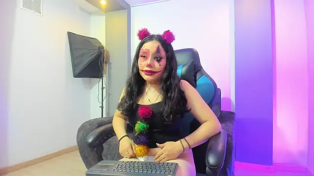 Snapshot of Miiarouse__ chatting on 06/20/26, 03:42 Miiarouse online show from 06/20/26, 03:42