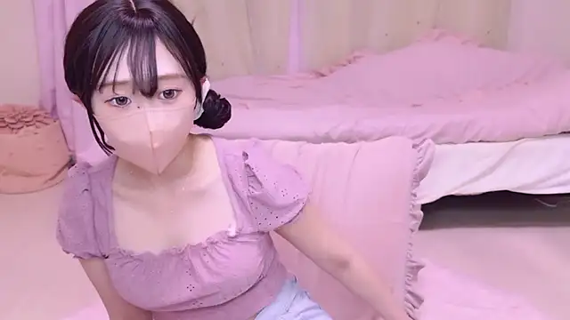 Snapshot of YURInya_ chatting on 06/17/26, 12:18 YURInya online show from 06/17/26, 12:18