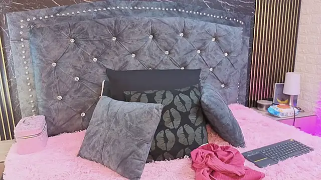 Snapshot of AlexandraNoxx chatting on 07/04/26, 10:21 AlexandraNoxx online show from 07/04/26, 10:21