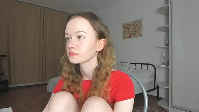Snapshot of babymolly2 chatting on 06/17/26, 08:43 babymolly2 online show from 06/17/26, 08:43