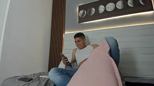 Snapshot of Mauro_boy chatting on 06/11/26, 12:43 Mauro boy online show from 06/11/26, 12:43