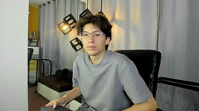 Snapshot of Marcoviolet chatting on 06/27/26, 06:13 Marcoviolet online show from 06/27/26, 06:13