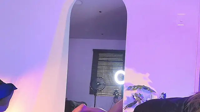 Snapshot of AshleyMonroee__ chatting on 06/24/26, 02:27 AshleyMonroee online show from 06/24/26, 02:27