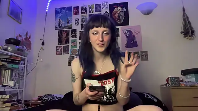 batzy666 online show from 06/08/26, 10:37