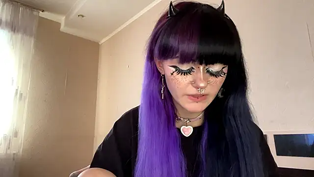Snapshot of HolyCute chatting on 06/15/26, 04:20 HolyCute online show from 06/15/26, 04:20