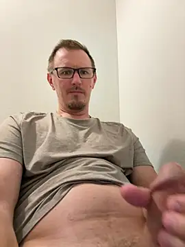 Snapshot of Hardpaul85 chatting on 07/04/26, 03:40 Hardpaul85 online show from 07/04/26, 03:40