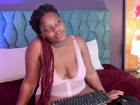 Snapshot of RoxaneMiranda chatting on 05/28/26, 08:50 RoxaneMiranda online show from 05/28/26, 08:50