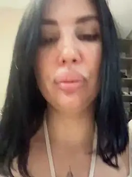 Snapshot of Mariahi chatting on 06/03/26, 08:03 Mariahi online show from 06/03/26, 08:03