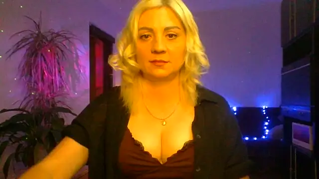 LunaaKiss online show from 06/12/26, 08:41