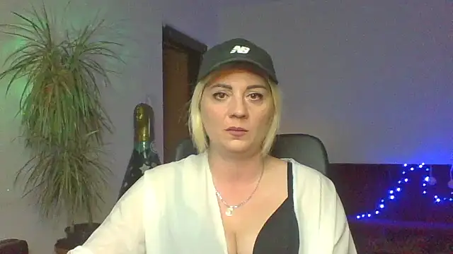LunaaKiss online show from 08/07/26, 07:49