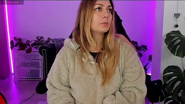 LindaWhite  online show from 02/08/25, 09:57