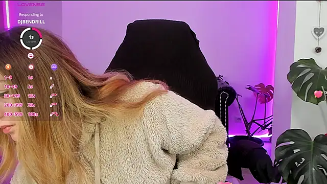 LindaWhite  online show from 03/04/25, 04:20