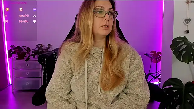 LindaWhite  online show from 03/05/25, 09:37