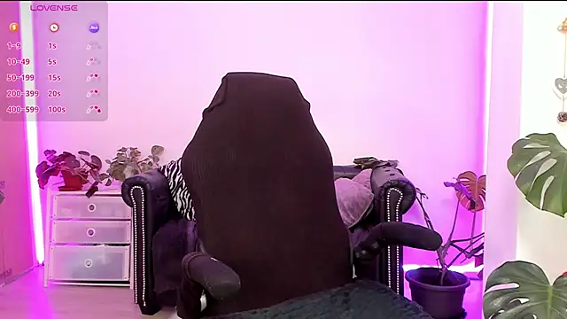 LindaWhite  online show from 03/11/25, 04:51