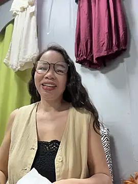 Snapshot of honghong_mother chatting on 06/21/26, 12:57 honghong mother online show from 06/21/26, 12:57