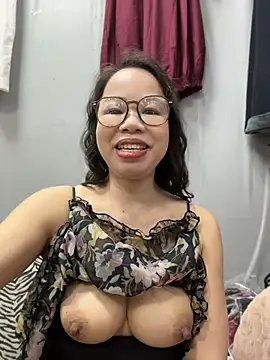 Snapshot of honghong_mother chatting on 06/27/26, 12:22 honghong mother online show from 06/27/26, 12:22