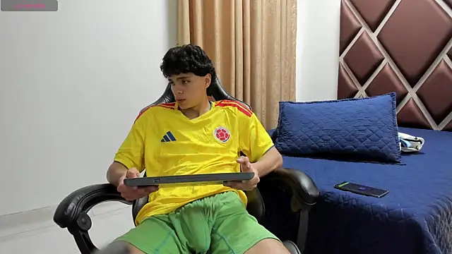 Ithan Hott online show from 06/24/26, 03:49