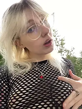 Snapshot of xp_blondie chatting on 06/22/26, 11:40 xp blondie online show from 06/22/26, 11:40