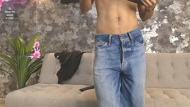Maximiliano Young online show from 06/10/26, 01:32