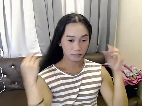 Snapshot of kyla_pretty chatting on 07/17/26, 03:18 kyla pretty online show from 07/17/26, 03:18
