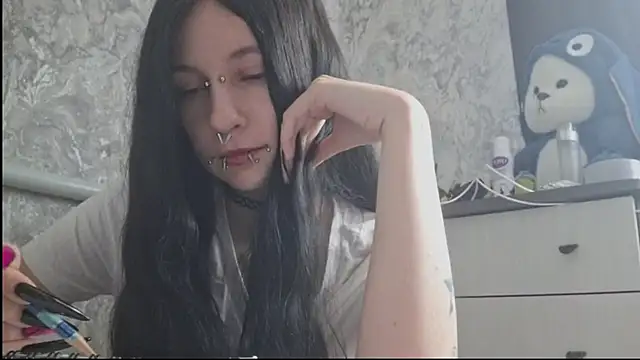KrissyHiott online show from 06/01/26, 04:14