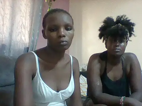 Snapshot of Prettypappi77 chatting on 06/28/26, 01:39 Prettypappi77 online show from 06/28/26, 01:39