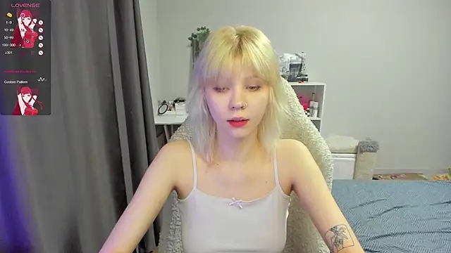 voguecaroline online show from 06/30/26, 08:10