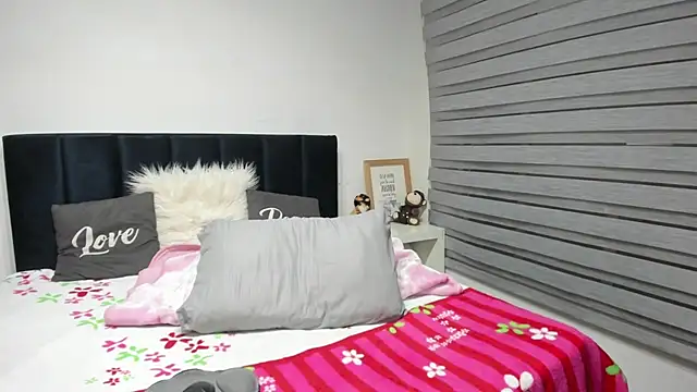 Snapshot of Bianca_seduction chatting on 07/17/26, 02:18 Bianca seduction online show from 07/17/26, 02:18