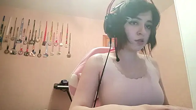 Snapshot of bunnyhoneylovehands chatting on 06/23/26, 10:30 bunnyhoneylovehands online show from 06/23/26, 10:30