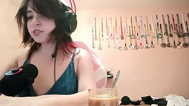 Snapshot of bunnyhoneylovehands chatting on 07/04/26, 10:16 bunnyhoneylovehands online show from 07/04/26, 10:16