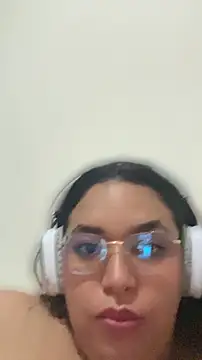 Snapshot of isisjhonson777 chatting on 06/12/26, 04:33 isisjhonson777 online show from 06/12/26, 04:33