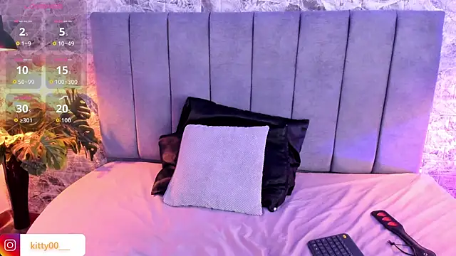 Moon  kittyy online show from 06/06/26, 03:44