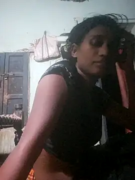 Snapshot of desiwife123coupl chatting on 06/20/26, 05:05 desiwife123coupl online show from 06/20/26, 05:05