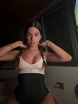 miaabelluccii online show from 06/07/26, 09:29