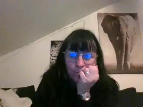 Snapshot of sexujuly88 chatting on 02/19/25, 10:31 sexujuly88 online show from 02/19/25, 10:31