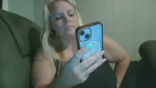 Snapshot of Girthdaddy9 chatting on 06/18/26, 05:30 Girthdaddy9 online show from 06/18/26, 05:30