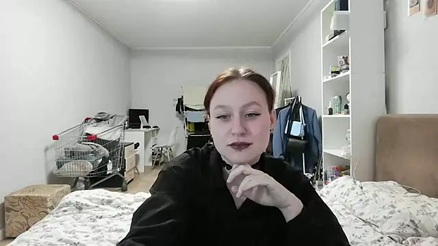 LoiseLovetto online show from 06/25/26, 06:01