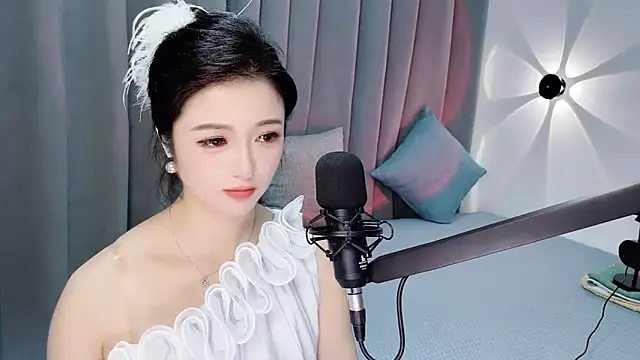 Snapshot of Momo-Wow chatting on 06/17/26, 06:16 Momo-Wow online show from 06/17/26, 06:16